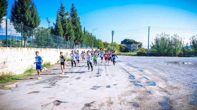 Aydın'da 281 sporcunun katıldığı kros il birinciliği madalya töreniyle sona erdi