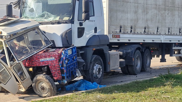 Erbaa'da askeri TIR'la traktör çarpıştı, Hatice Bolat (75) öldü, eşi ağır yaralandı