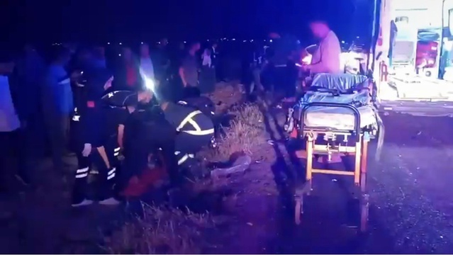 Mardin Kızıltepe'de otomobil ile motosikletin çarpışmasında 1'i ağır 2 kişi yaralandı