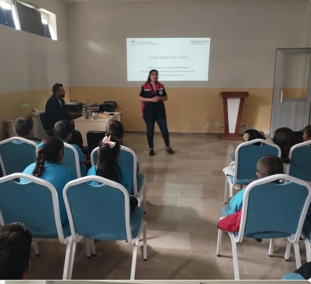 Sivas Ulaş'ta İlçe Tarım ve Orman Müdürlüğü, öğrencilere gıda güvenliği eğitimi verdi