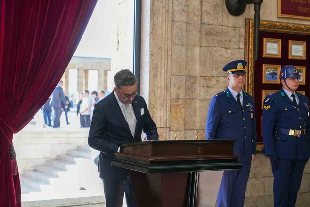 DSO heyeti Ankara'da Anıtkabir'e çelenk sunup Hisarcıklıoğlu ile görüştü