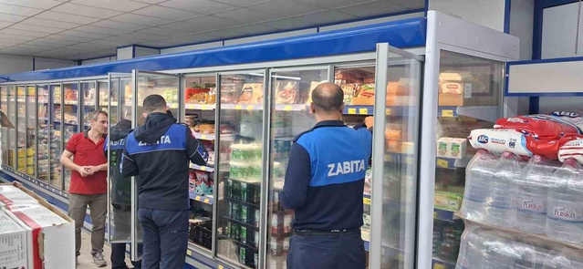 Dilovası'nda market denetiminde son kullanma tarihi ve kasa fiyatı kontrol edildi