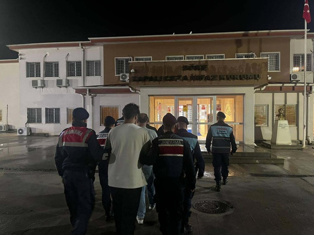 Aydın Didim'deki otel operasyonunda 14 kaçak göçmen gözaltına alındı, 8'i tutuklandı
