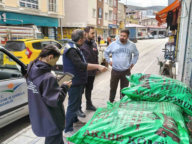 Bayburt'ta katı yakıt satan iş yerlerine Çevre İl Müdürlüğü denetimi sürüyor