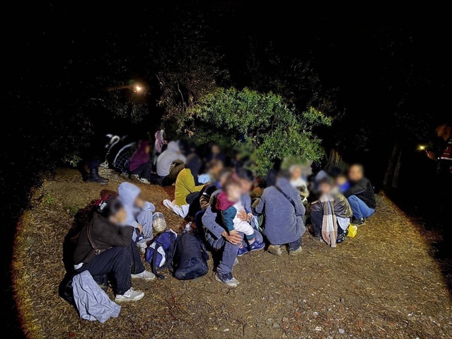 Çanakkale'de 6 operasyonda yakalanan 51 düzensiz göçmen GÖKSEM'e teslim edildi