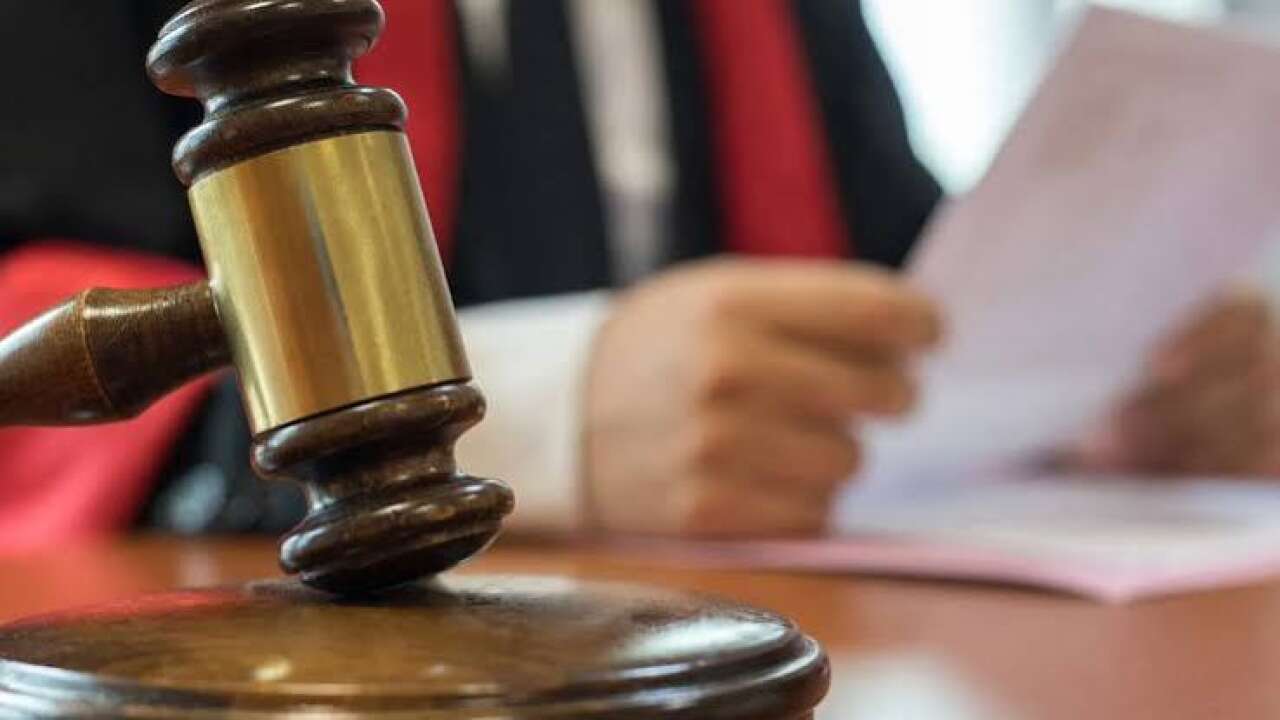 Başörtülü hakim için reddihakim talep eden avukat beraat etti
