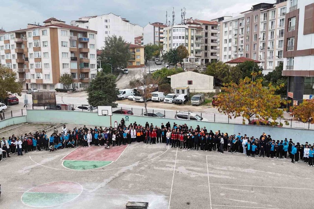 Bilecik'te Osmangazi Ortaokulunda afet tatbikatı düzenlendi, AFAD da katıldı