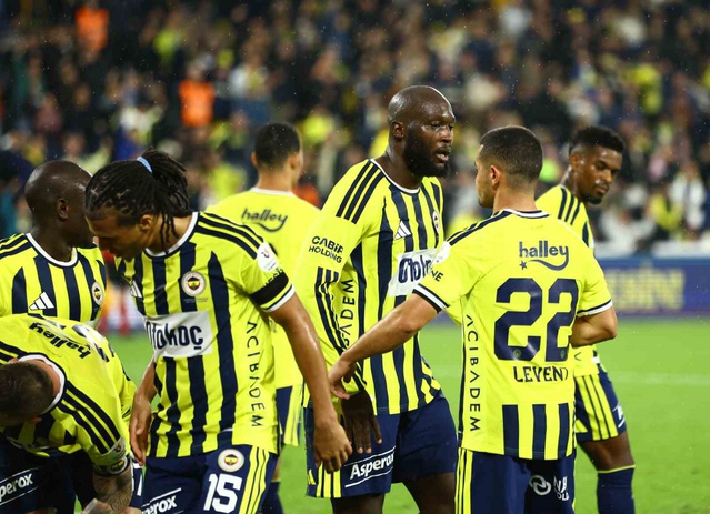 Lukaku, Fenerbahçe'nin Alanyaspor maçında 40. dakikada sezonun ilk gol sevincini yaşadı