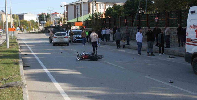 Muş'un Malazgirt ilçesinde otomobil motosikletle çarpıştı, motosikletteki 2 kişi öldü