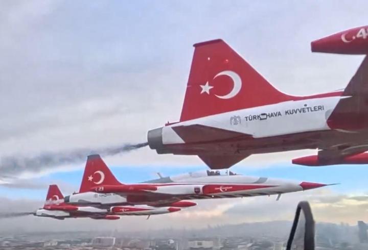 Türk Yıldızları'nın kokpitinden Ankara'daki selamlama uçuşu