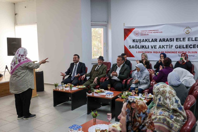 Bilecik Huzurevi'nde renkli etkinlikte sakinler Vali Sözer'le oyun oynadı