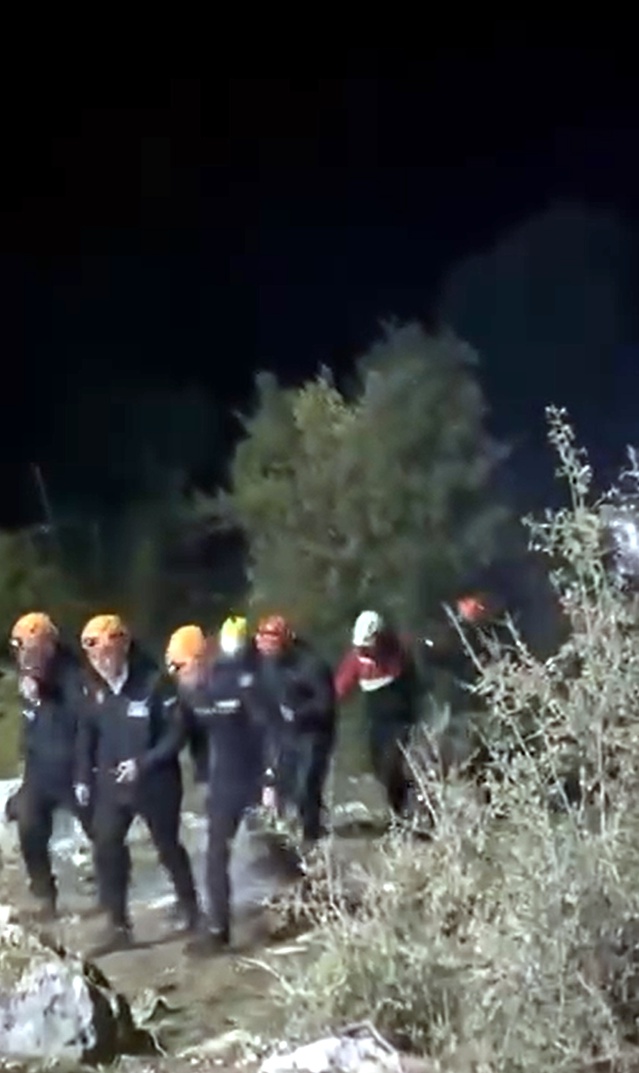 Isparta Sütçüler'de mahsur kalan 10 İHH gönüllüsü AFAD ekiplerince tahliye edildi