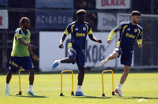 Fenerbahçe, Aston Villa maçı hazırlıklarına Can Bartu Tesisleri'nde başladı