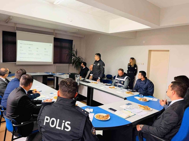 Bilecik Gölpazarı'nda kadına şiddetle mücadele toplantısı Titiz başkanlığında yapıldı