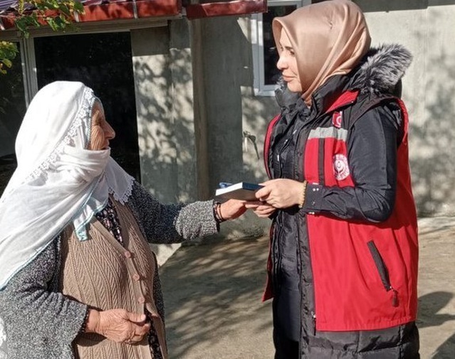 Erzurum'da psikososyal destek ekipleri yaşlıların taleplerini evlerinde dinliyor