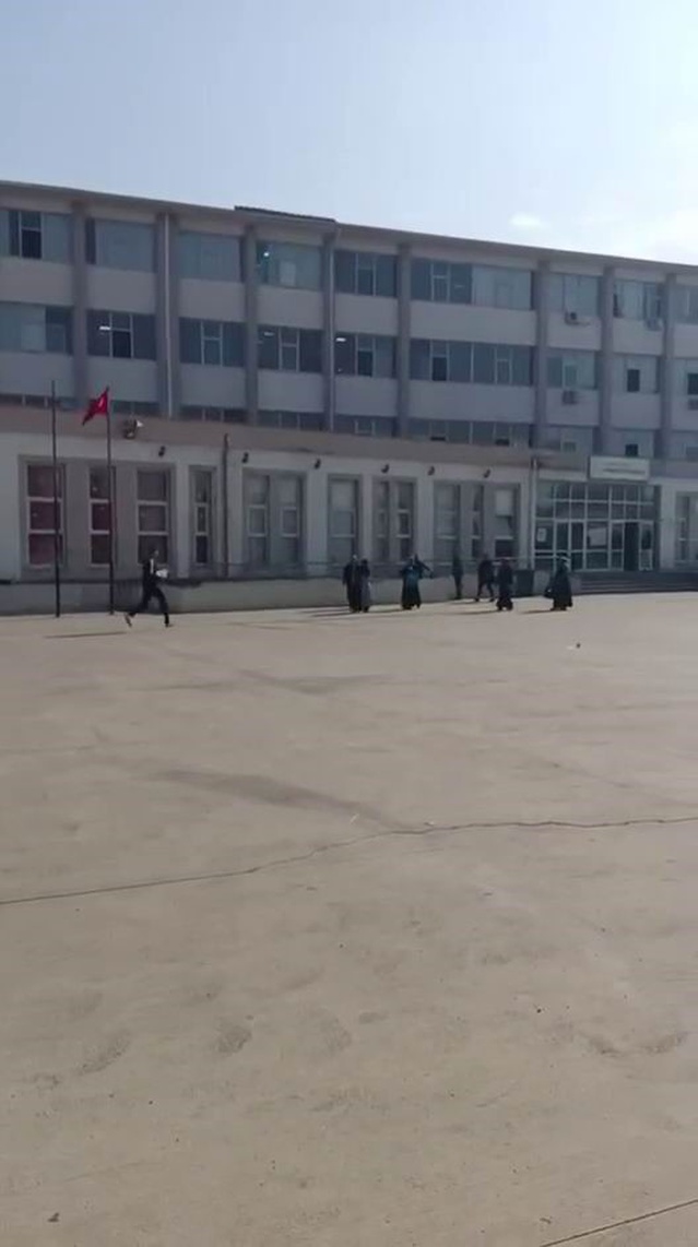 Yaklaşık 3 milyon aday KPSS Ortaöğretim oturumunda 120 soruyu yanıtlıyor