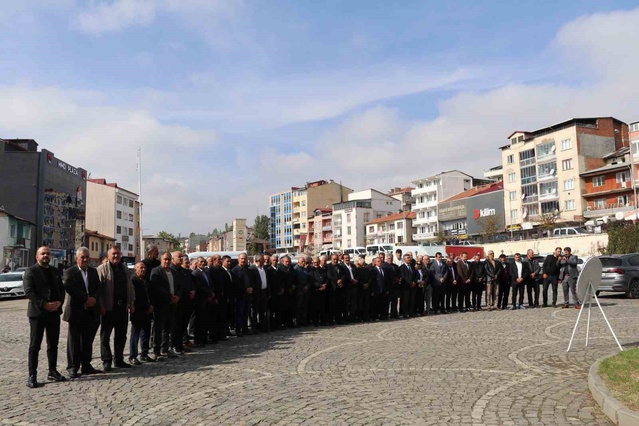 Erzurum Oltu'da Muhtarlar Günü çelenk sunumu ve öğle yemeğiyle kutlandı