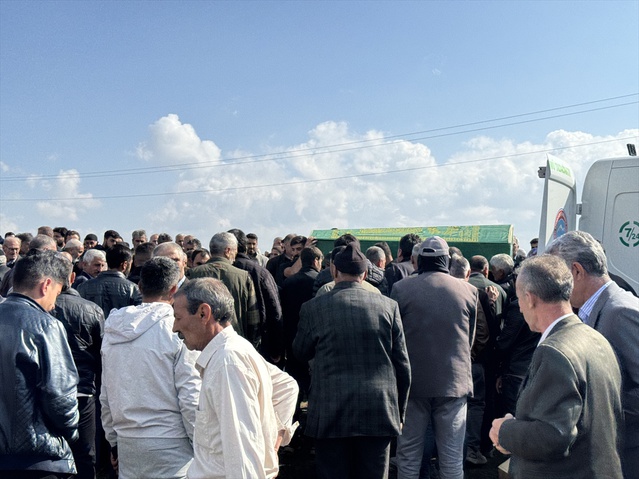 Hamur-Tutak Kavşağı'ndaki kazada yaşamını yitiren 4 kişi Ağrı'da toprağa verildi