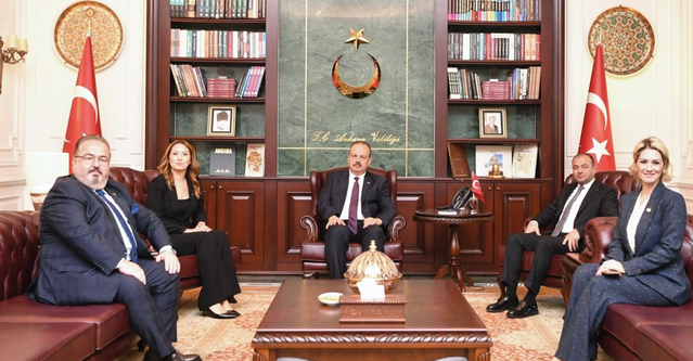 Ankara Barosu heyeti Vali Canbolat'ı ziyaret ederek avukatların sorunlarını görüştü