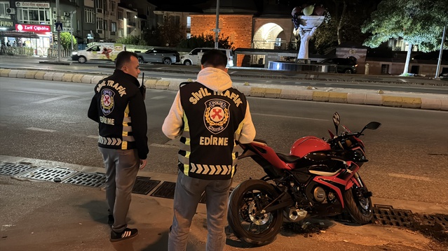 Edirne'de motokuryenin karıştığı kazada bir kişi yaralanarak hastaneye kaldırıldı