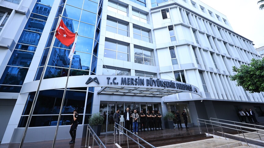 Mersin'deki yolsuzluk soruşturmasında Vahap Seçer ve 2 belediye başkanı tutuklandı