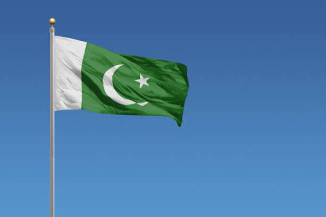 Pakistan'da refüje çarpan yolcu otobüsü devrildi, 10 kişi öldü, 32 kişi yaralandı