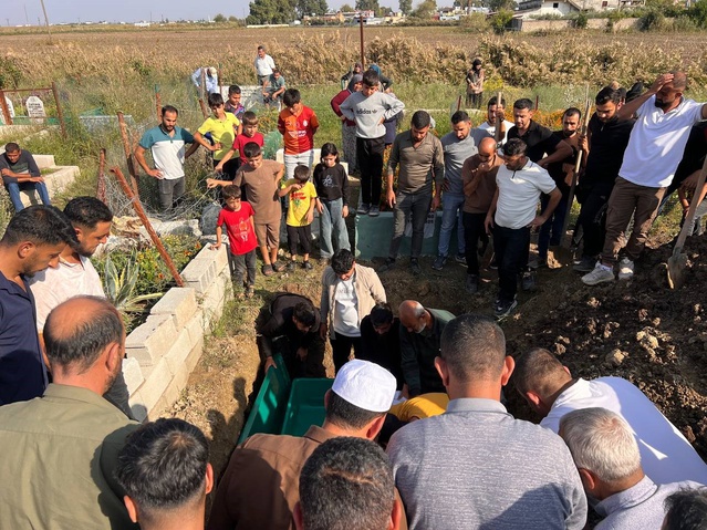 Hatay Reyhanlı'da otomobilin çarptığı anne ve 4 yaşındaki kızı yan yana defnedildi