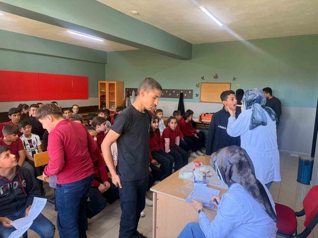 Kahta'da ADSM köy okulu öğrencilerine ağız ve diş sağlığı eğitimi başlattı