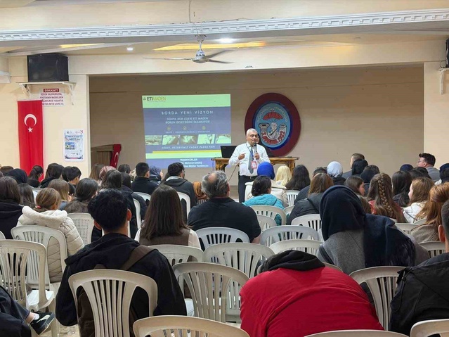 Doç. Dr. Mehmet Savaş, Emet'te öğrencilere borun geleceğini anlattı