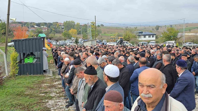 İstanbul'da iş kazasında başına kalıp düşen Emirkan Seven hastanede hayatını kaybetti