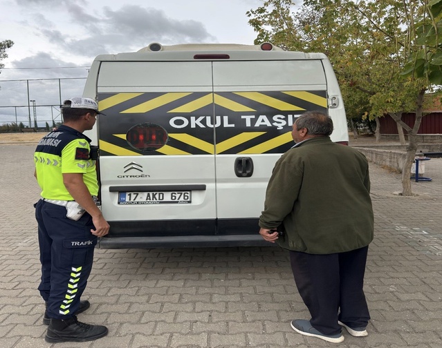 Çanakkale'de 450 okul servis aracı ve sürücüsüne jandarma denetimi yapıldı
