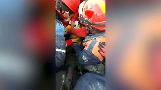İzmir depreminin üzerinden 6 yıl geçti, itfaiyeciler Umut'un kurtarılışını anlattı