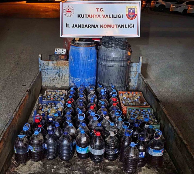 Kütahya Şaphane'de jandarma 960 litre bandrolsüz kaçak şarap ele geçirdi