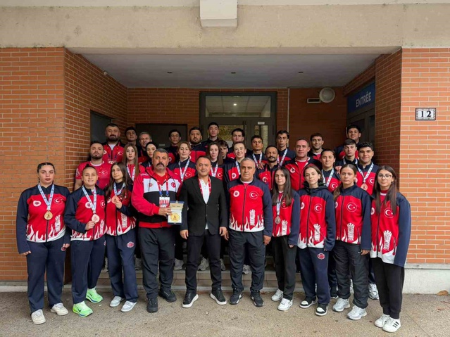 Muaythai Avrupa Şampiyonası'nda 3 Kayserili sporcu gümüş madalya kazandı