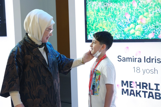 Emine Erdoğan, ‘Özbekistan’da Beşeri Sermayenin Geliştirilmesine Yönelik Reformlar’ konulu sergiyi ziyaret etti