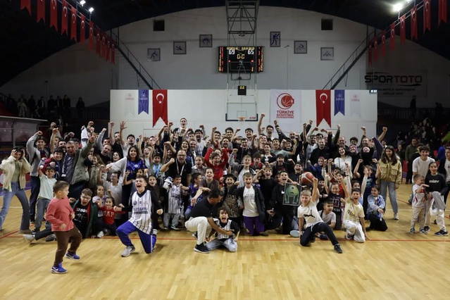 Kütahya Belediyespor, A Grubu'nda Uşak Basketbol'u 69-65 yendi