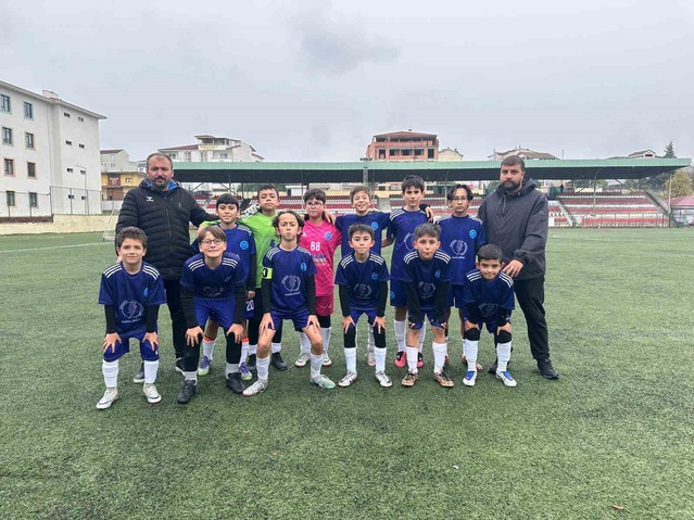 Bilecik U14 Ligi'nde Söğütspor ve 4 Eylülspor lider kaldı, derbi cumartesi oynanacak