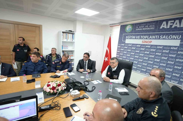 Sinop'ta sarı kodlu yağış uyarısı üzerine afet kurulu sel ve heyelan önlemlerini aldı