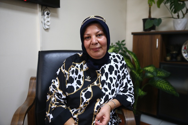 Adana'da 53 yaşındaki Şükran Eyi, kızının ısrarıyla meme kanserini yendi