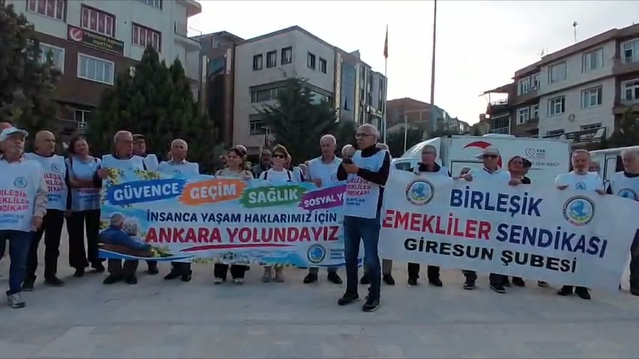 Emeklilerin Ankara yürüyüşü Amasya Merzifon'a ulaştı, 38 bin TL açlık sınırı eleştirildi
