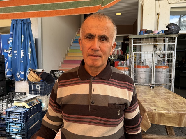 Antalya Alanya'da sağanak pazarı su bastı, esnaf giderlerin genişletilmesini istedi