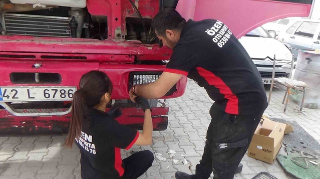 Konya Karapınar'da genç kız, ağır vasıta kaportacılığını öğreniyor