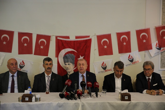 Zafer Partisi Genel Başkanı Özdağ, Aydın'da Atatürk'te birleşme çağrısı yaptı.