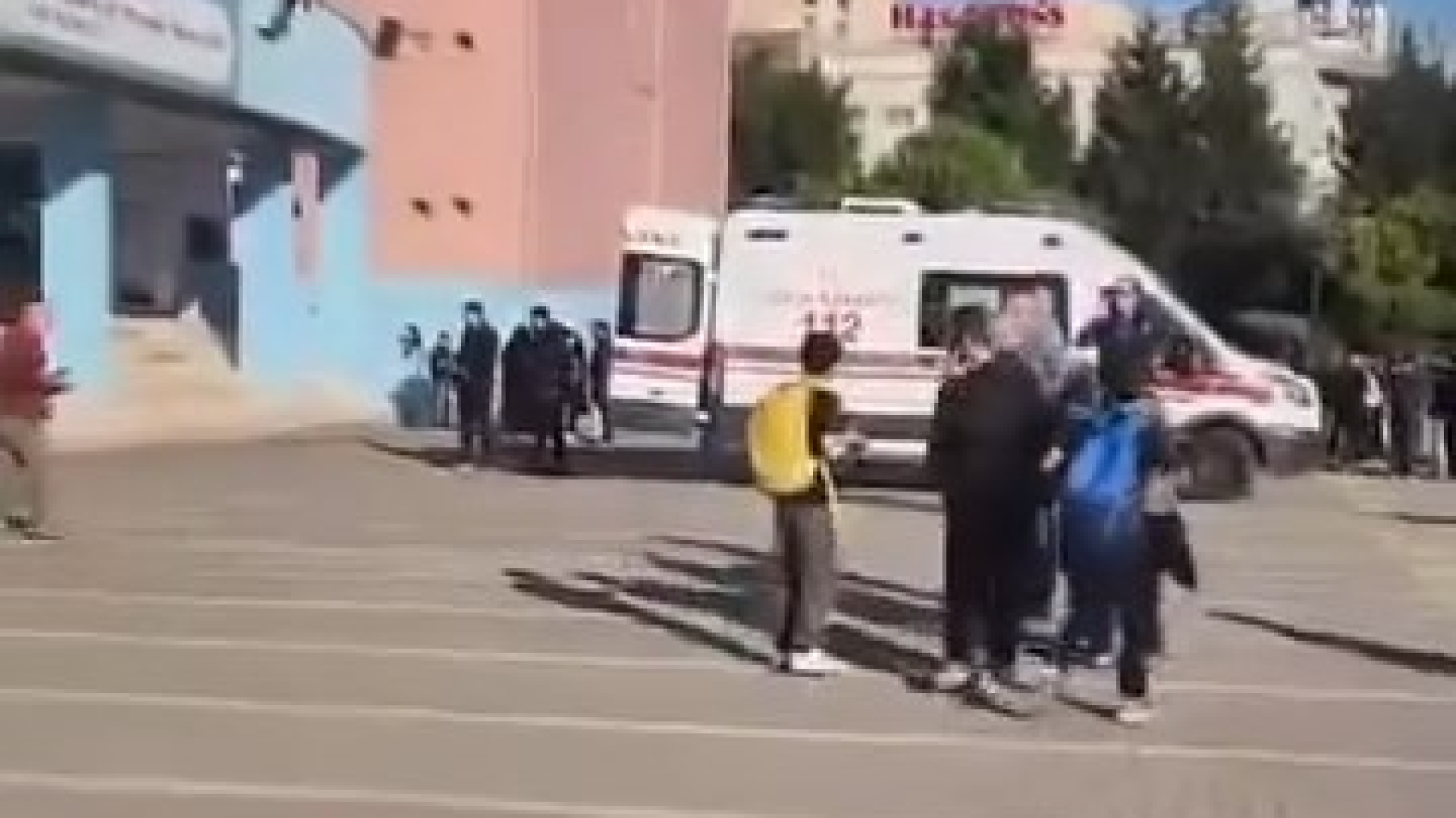 İstanbul'da okulda kavga! Yaralılar var!