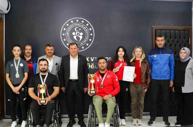 Kayserili sporcular Mersin'de Türkiye rekoru kırıp kürsüye çıktılar