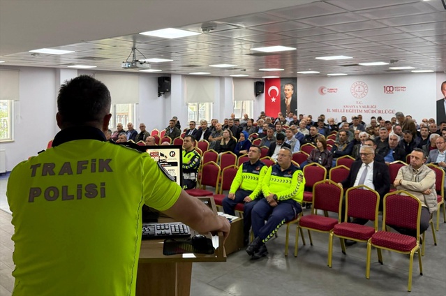 Amasya'da 196 okul servis şoförü, rehber personel ve okul idarecisi bilgilendirildi