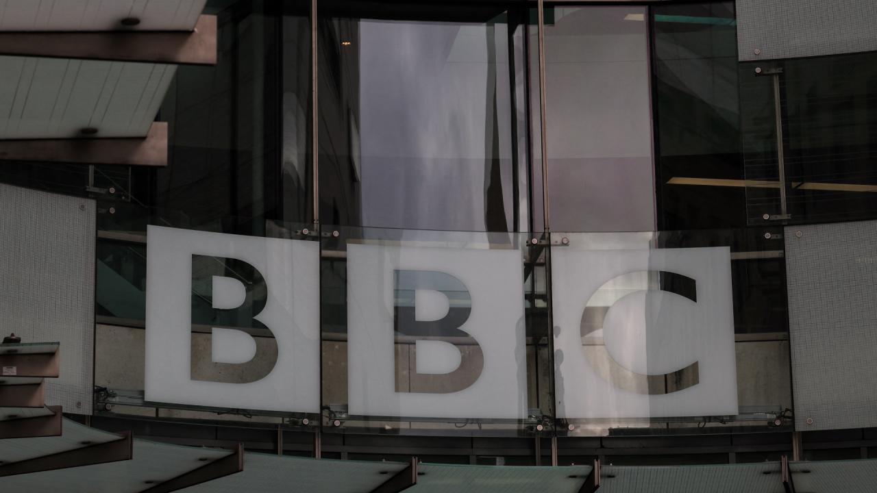 BBC, 10 milyar dolarlık dava için Trump'ı ifade vermeye zorlaması için yargıca başvurdu