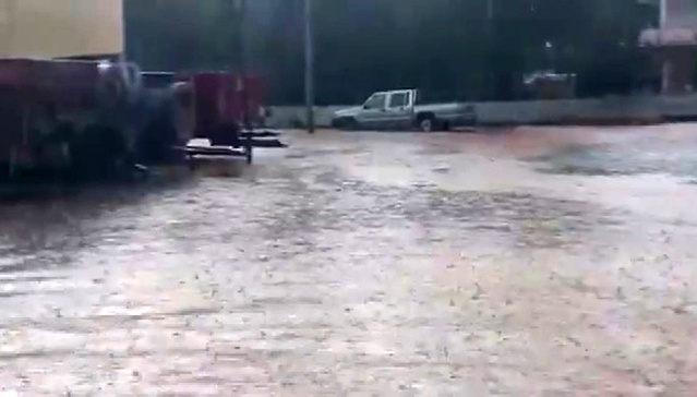 Gaziantep'te dolu ve sağanak Oğuzeli'nde evleri su bastı, tarım alanları zarar gördü
