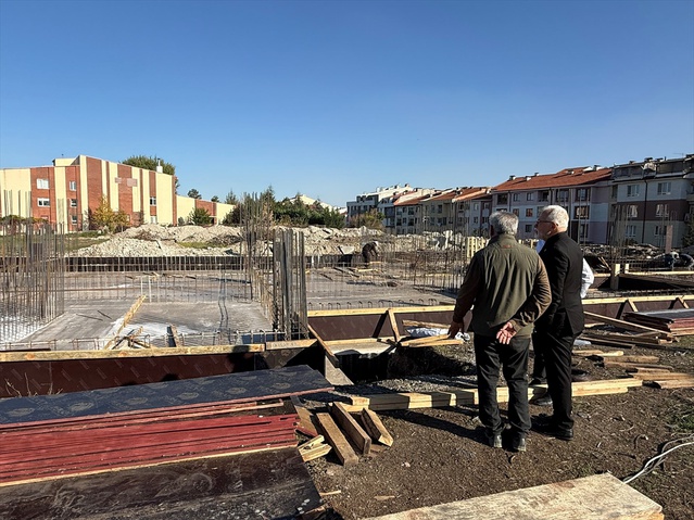 Eskişehir İl Sağlık Müdürü, Tepebaşı'nda 9 birimli merkez inşaatını inceledi