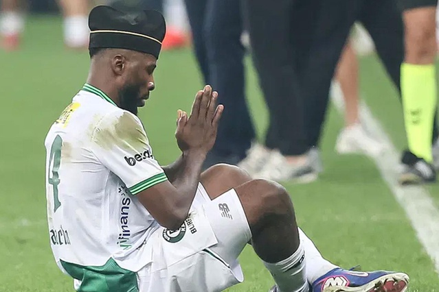 Iheanacho golü attı, şapkayı takıp dua etti! İşte nedeni